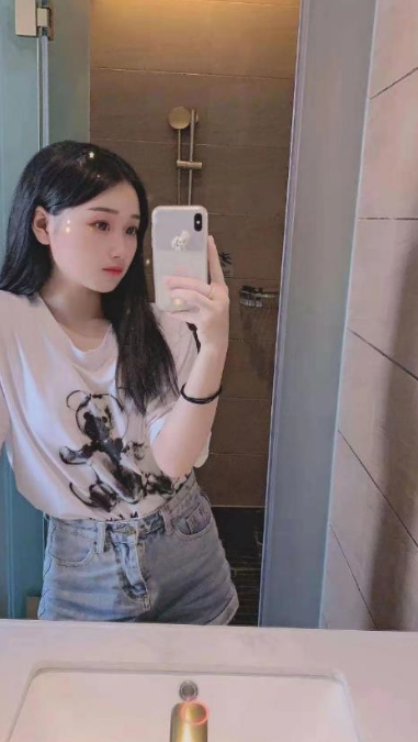 18岁温柔紧嫩的嫩妹